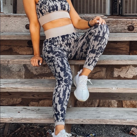 Mono B Athleisure set - Picture 4 of 7